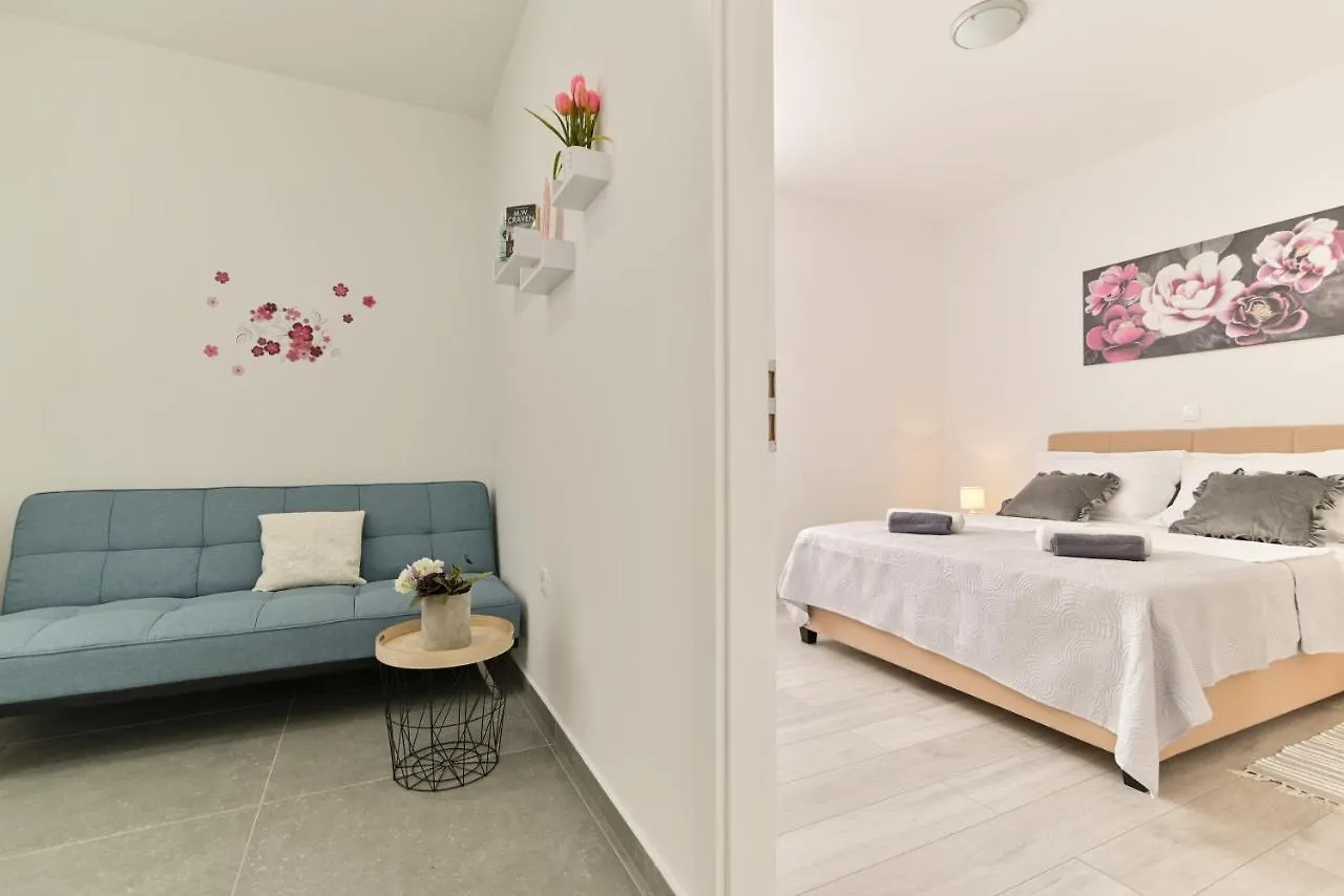 Apartmani Castrum Kastela 0*,  Croatia